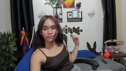 queen_vanner online show from November 3, 11:00 am