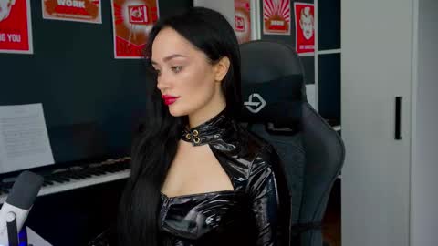 Snapshot of queenaliss chatting on September 13, 3:31 am Your world and the universe Aliss online show from September 13, 3:31 am