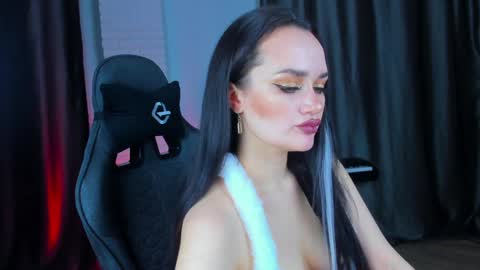 Snapshot of queenaliss chatting on December 27, 9:17 am Your world and the universe Aliss online show from December 27, 9:17 am