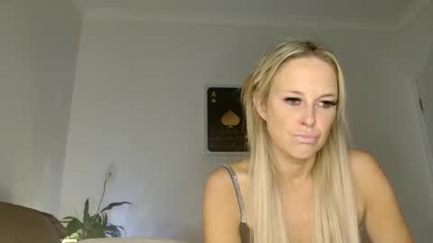 queenb6969694u online show from November 29, 11:29 am