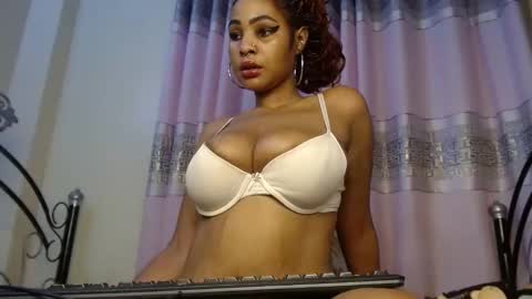 Snapshot of queendelicious1 chatting on February 22, 4:07 am faithdoris online show from February 22, 4:07 am