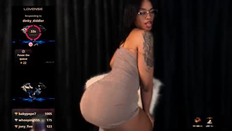 Snapshot of queendom_ing chatting on December 31, 3:34 am Sweet Goddess online show from December 31, 3:34 am