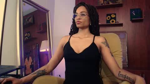 Snapshot of queendom_ing chatting on February 18, 1:21 am Sweet Goddess online show from February 18, 1:21 am