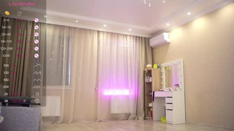 Nelly  INSTA  queenelia  online show from April 3, 1:51 pm