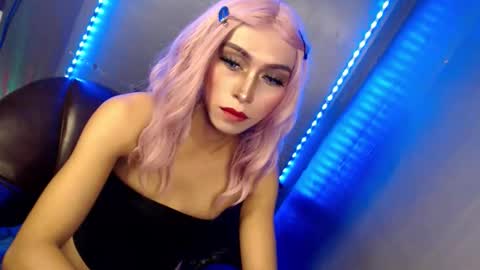 just call me QUEEN and ill be there online show from October 21, 6:00 pm