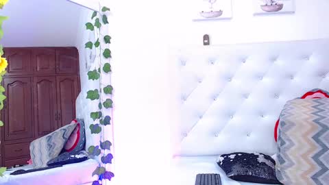 Snapshot of queenie_star chatting on March 3, 4:15 pm Maria Del Mar online show from March 3, 4:15 pm