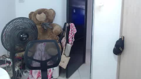 queeniediana online show from December 19, 2:01 pm