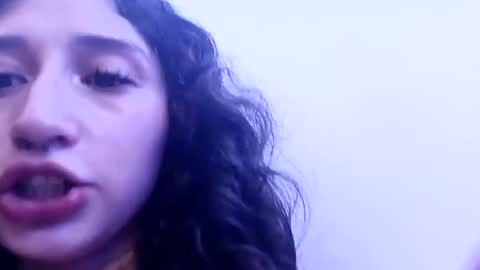 Snapshot of queenjenn__ chatting on December 7, 9:55 am QUEENJEENN online show from December 7, 9:55 am
