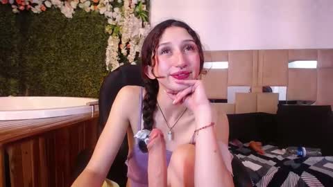 Snapshot of queenjenn__ chatting on December 12, 8:53 pm QUEENJEENN online show from December 12, 8:53 pm