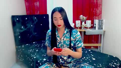 QUEEN online show from January 6, 10:52 am