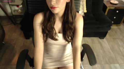 Snapshot of queenpink777 chatting on January 5, 1:26 pm Rose online show from January 5, 1:26 pm