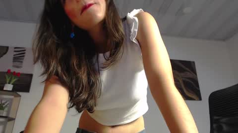 Snapshot of queenpink777 chatting on December 20, 7:07 pm Rose online show from December 20, 7:07 pm