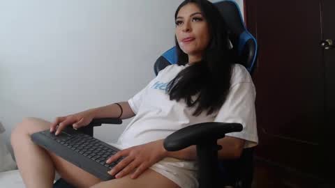 Snapshot of queenpink777 chatting on September 12, 6:10 pm Rose online show from September 12, 6:10 pm