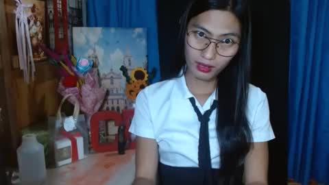 queensteffi online show from December 13, 7:10 pm