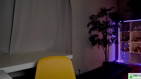 Queensy online show from May 17, 7:23 pm