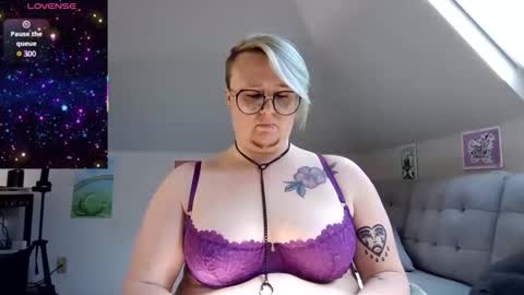 queerlyjaz online show from April 25, 6:05 pm