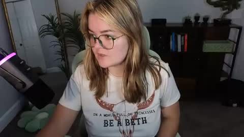 Snapshot of quervoqueen1 chatting on September 18, 3:10 am Bri online show from September 18, 3:10 am