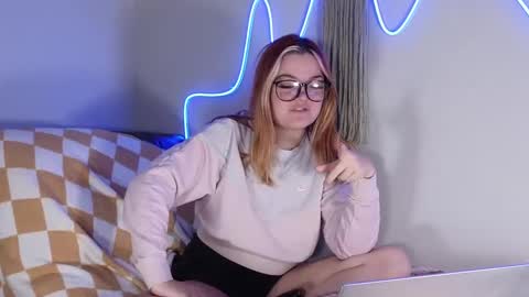 Snapshot of quervoqueen1 chatting on December 2, 3:19 am Bri online show from December 2, 3:19 am