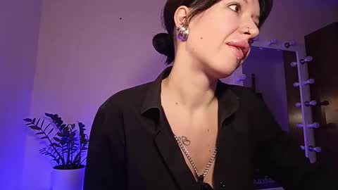 quiet_smile online show from September 24, 9:54 pm