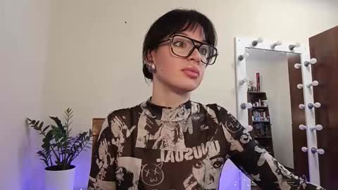 quiet_smile online show from October 12, 8:18 am