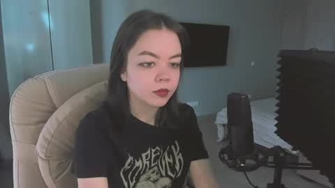 quietluxury online show from March 24, 12:00 pm