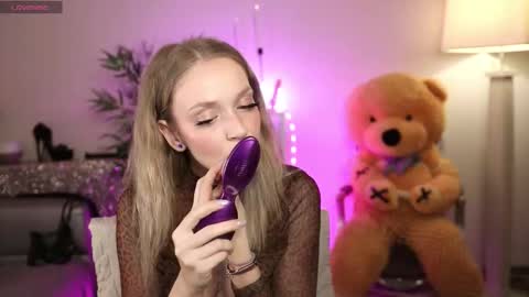 Nova Hollis online show from February 7, 5:10 am