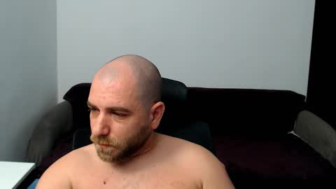 Snapshot of r0bila chatting on September 24, 10:38 pm R0bila online show from September 24, 10:38 pm