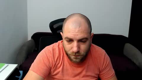 Snapshot of r0bila chatting on October 6, 9:38 am R0bila online show from October 6, 9:38 am
