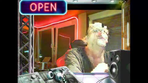 Snapshot of r_2d2_ chatting on January 19, 11:10 pm dj mike online show from January 19, 11:10 pm