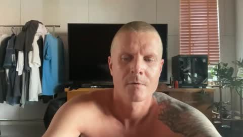 rabbit_eyes69 online show from May 6, 4:40 am