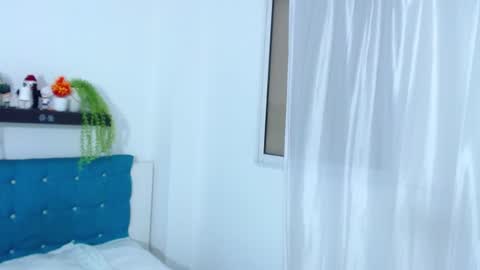 Snapshot of rachel__moon chatting on February 26, 1:36 am Valentina online show from February 26, 1:36 am