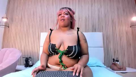 rachell_queenn1 online show from February 1, 4:37 pm