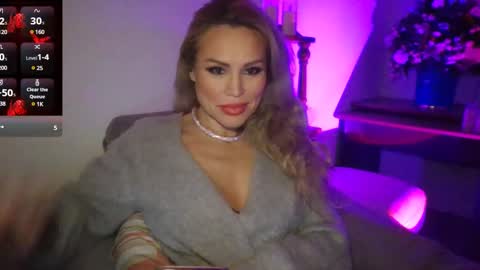 Snapshot of radmila_star chatting on December 10, 6:06 pm Radmila Star online show from December 10, 6:06 pm