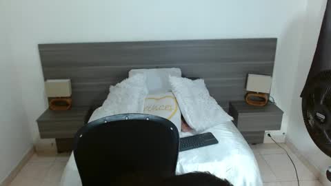 Snapshot of raichellcooper1 chatting on February 7, 11:24 pm raichellcooper1 online show from February 7, 11:24 pm