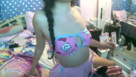 Snapshot of rainbowbubblecredwem chatting on September 28, 11:47 pm rainbowbubblecredwem online show from September 28, 11:47 pm