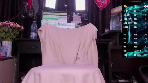 Laura online show from December 15, 3:46 am