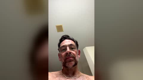 ranuzzi26 online show from December 18, 5:14 am