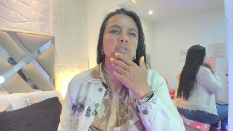 Raquel Moore  online show from April 13, 11:58 am