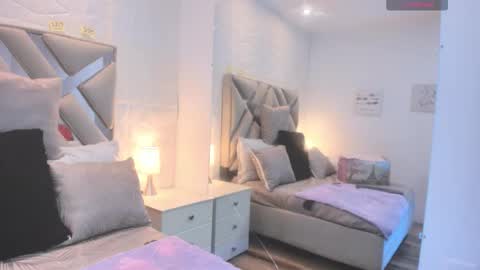 Raquel Moore  online show from October 8, 11:49 am