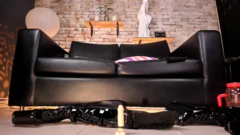 Snapshot of rave_paradise chatting on February 17, 10:05 pm online show from February 17, 10:05 pm