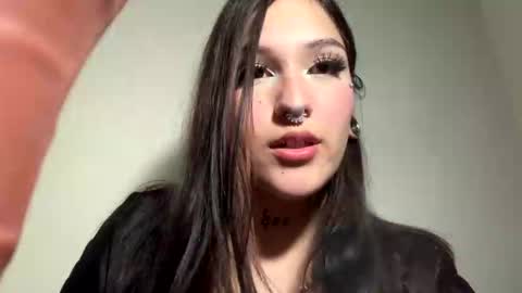 raven2pretty online show from October 2, 3:27 am