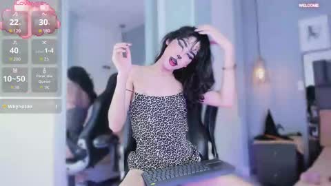 raven_jade_ online show from October 31, 9:04 pm