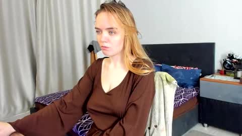 Snapshot of raven_radiantt chatting on September 15, 6:59 am Janet online show from September 15, 6:59 am