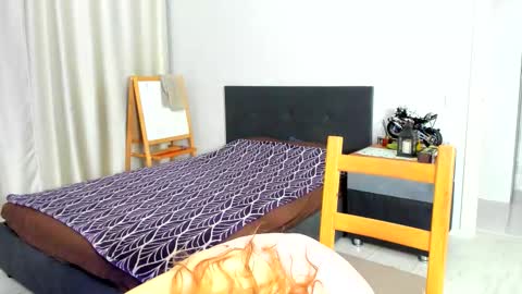 Snapshot of raven_radiantt chatting on September 16, 7:00 am Janet online show from September 16, 7:00 am