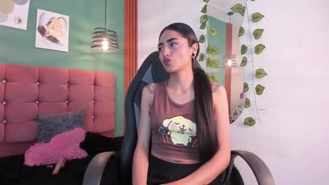 raven_smith_ online show from March 3, 9:22 pm