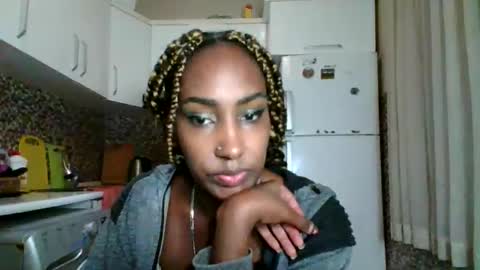 ravenbby online show from May 12, 8:29 pm