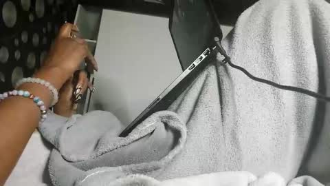 ravenbby online show from March 17, 2:44 pm