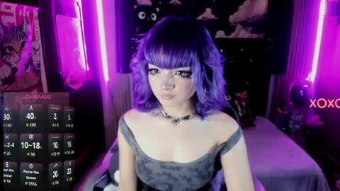 ravencollen online show from April 15, 8:31 pm