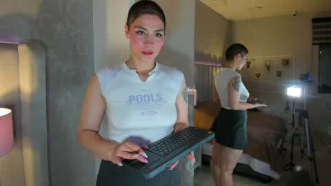 Ravenfox  online show from April 14, 3:43 am