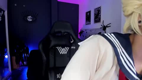 Raven Witch online show from January 18, 7:45 pm